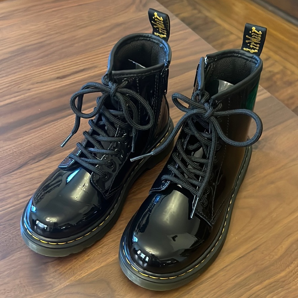 EUC Girls Patent Dr. Martens UK 13 US 1